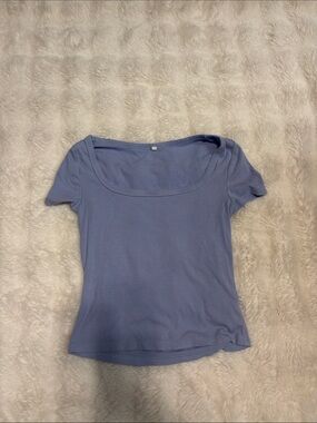 Amazon Women's Scoop Neck Short Sleeve Top - Periwinkle Blue